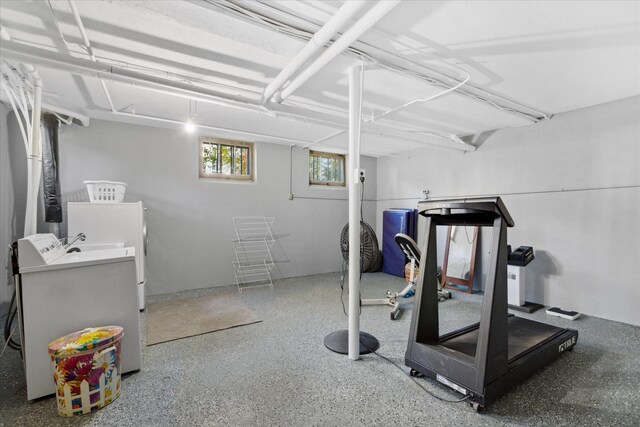 workout area with washer and clothes dryer