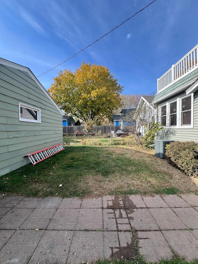 view of yard featuring central AC unit