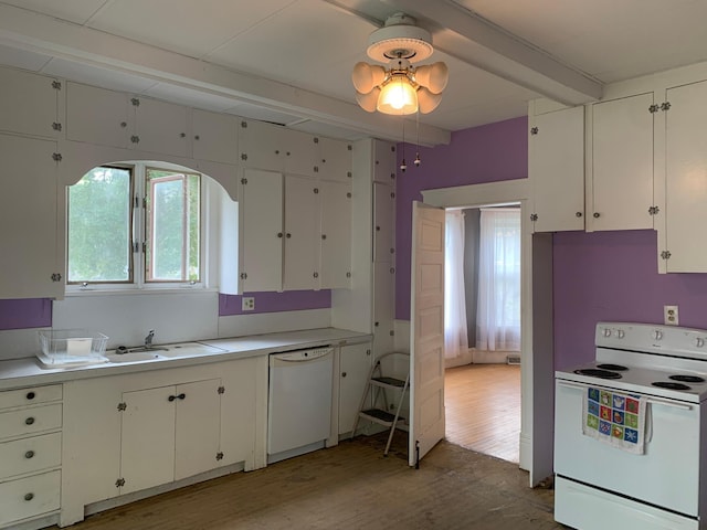 kitchen with hardwood / wood-style flooring, sink, white cabinetry, white appliances, and ceiling fan