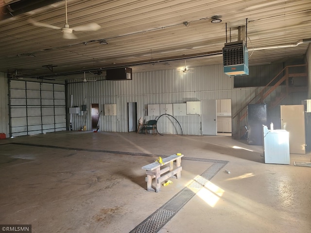 garage featuring ceiling fan