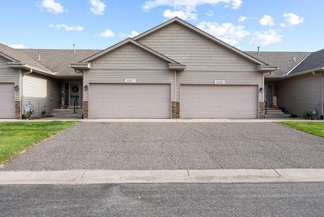 view of front facade featuring a garage