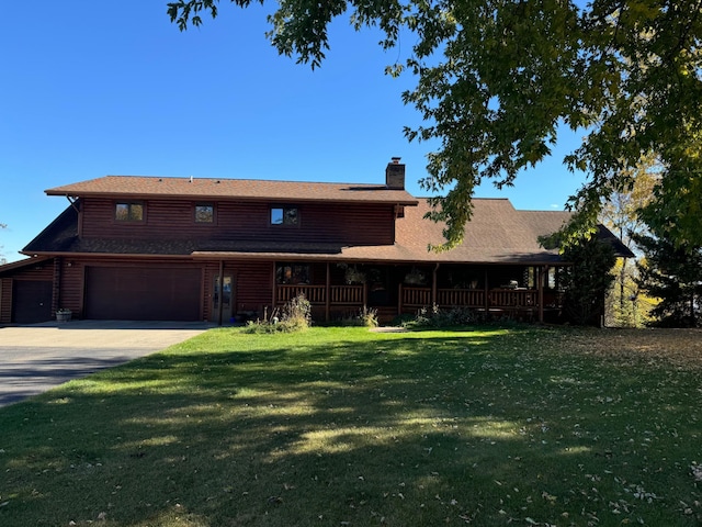 view of front of property featuring a front yard and a garage