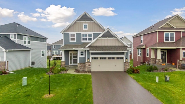 craftsman inspired home featuring a front lawn