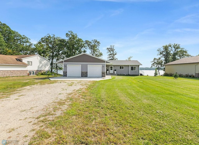 view of front of house featuring a garage and a front lawn