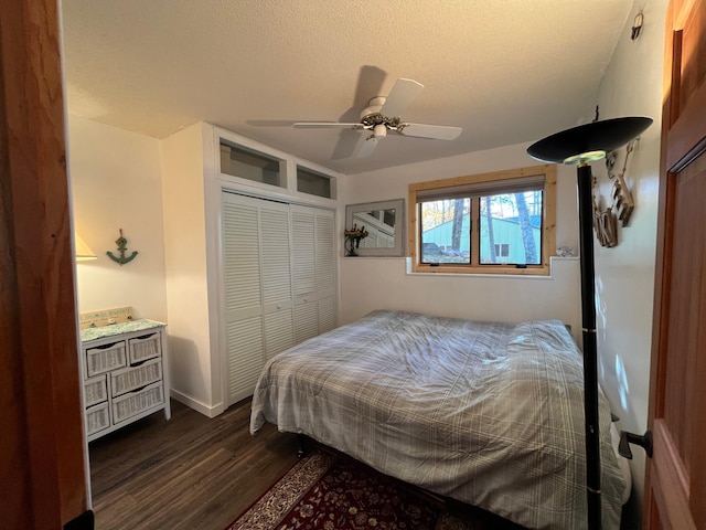 8291 Boy Lake Dr NE, Remer, MN 56672 - bedroom with dark wood-type flooring, a closet, a ceiling fan, and a textured ceiling