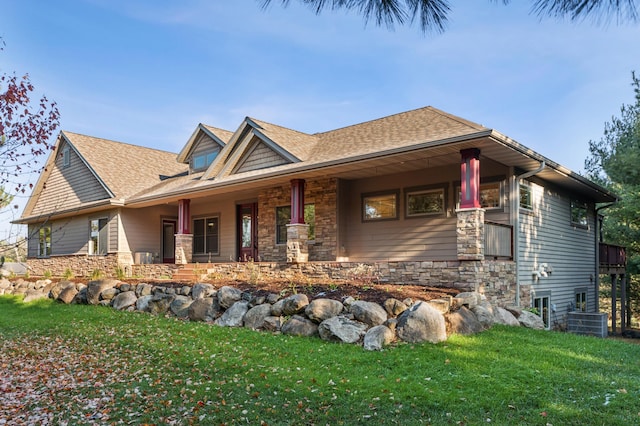 view of front facade featuring a porch and a front lawn