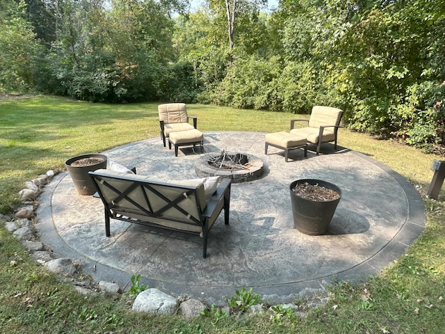 view of patio with an outdoor fire pit