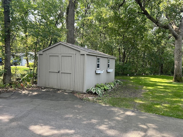 view of outbuilding with a yard