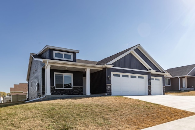 craftsman inspired home featuring a front lawn and a garage