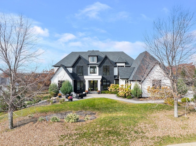 view of front of home featuring a front lawn