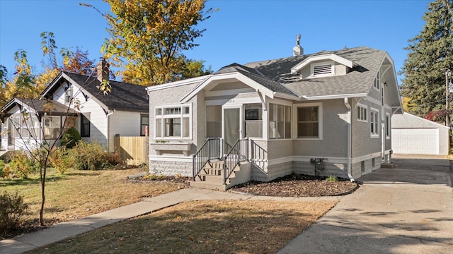 view of front facade with a front yard