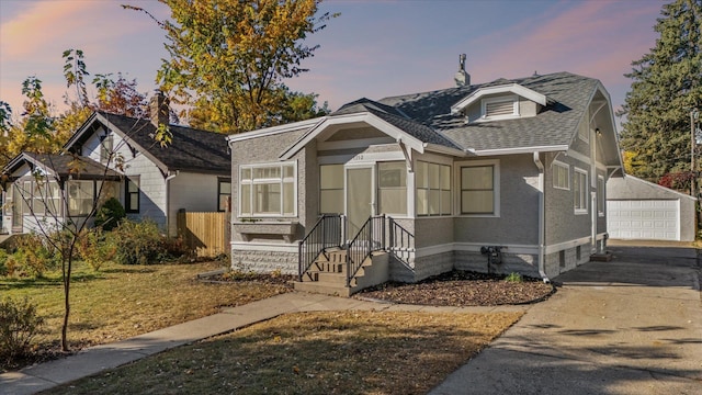 view of front of home featuring a yard