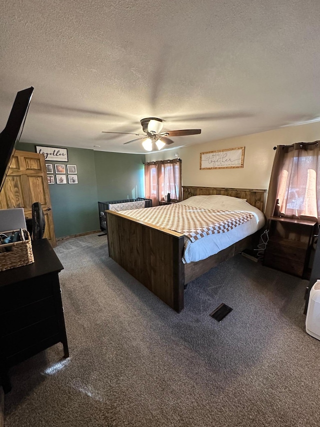 bedroom with ceiling fan, a textured ceiling, and carpet flooring