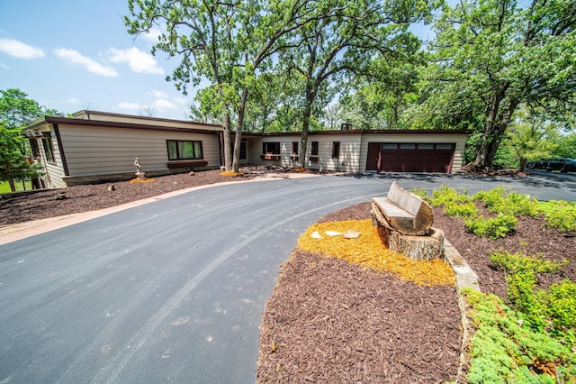 1425 20th St SW, Rochester, MN 55902 - ranch-style house featuring asphalt driveway and an attached garage