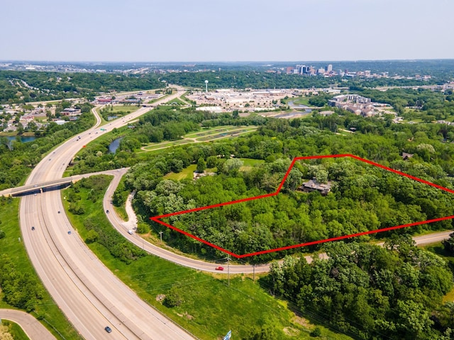 1425 20th St SW, Rochester, MN 55902 - aerial overview of property's location featuring a highway and property boundaries highlighted