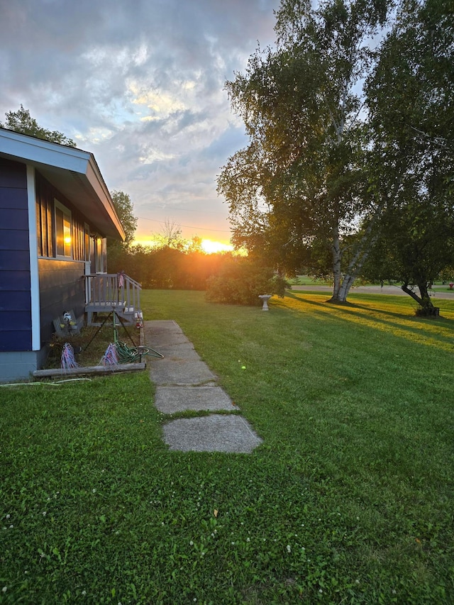 view of yard at dusk