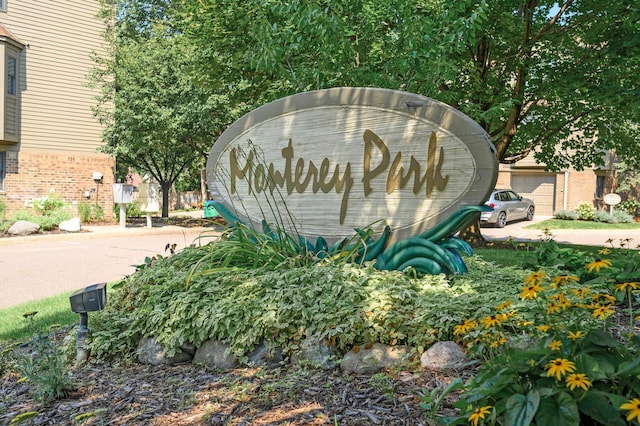 view of community / neighborhood sign