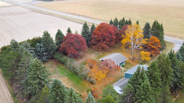 birds eye view of property featuring a rural view