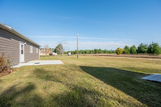 view of yard featuring a patio area