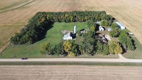 birds eye view of property featuring a rural view