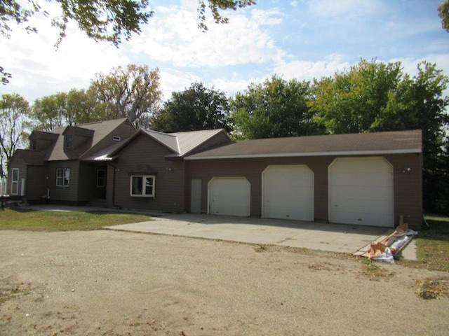 ranch-style house featuring a garage