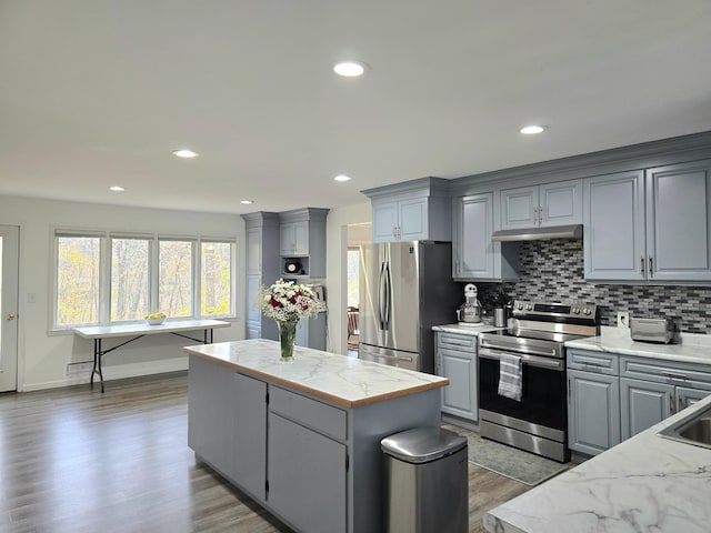 3414 County Road 32 S, South Koochiching Unorg Terr, MN 56654 - kitchen with stainless steel appliances, gray cabinetry, a kitchen island, and backsplash