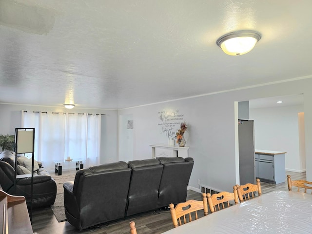 3414 County Road 32 S, South Koochiching Unorg Terr, MN 56654 - living room with crown molding, visible vents, wood finished floors, and baseboards