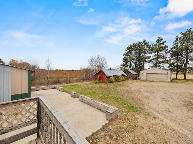 view of yard featuring an outbuilding and a garage