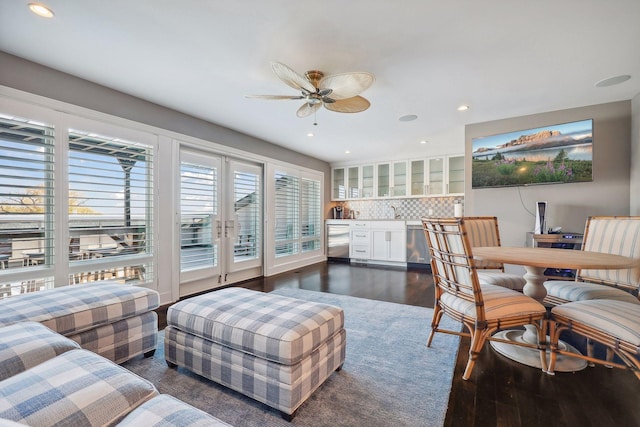 living room with dark wood-type flooring and ceiling fan