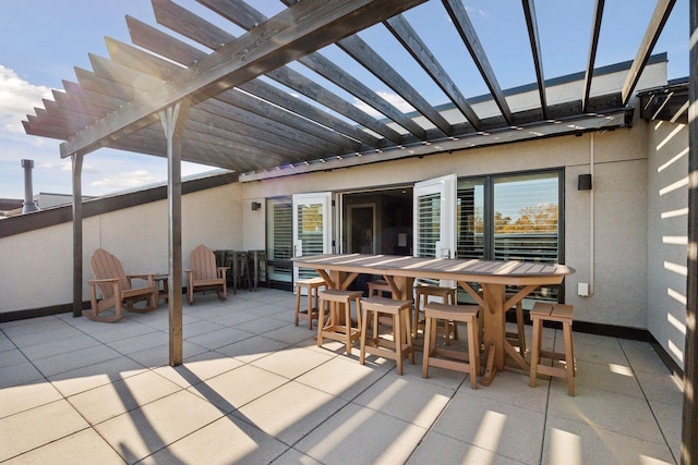 view of patio featuring a pergola