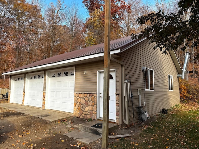 view of detached garage