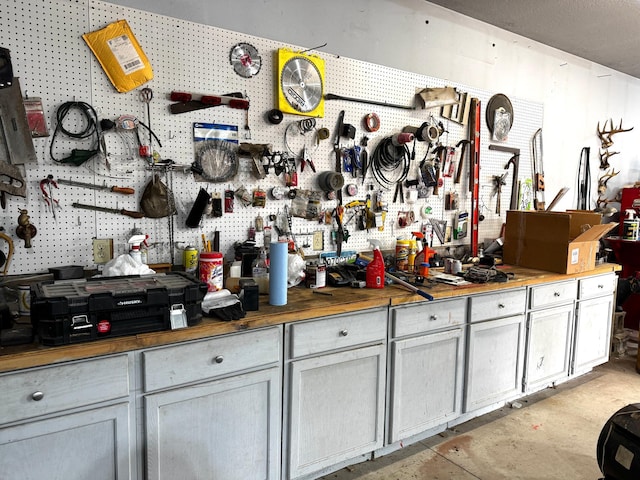 misc room with a workshop area and unfinished concrete floors