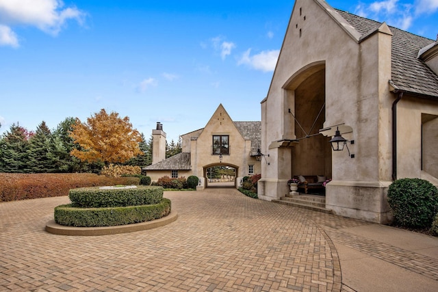 10675 Cavallo Rdg, Eden Prairie, MN 55347 - view of property with curved driveway