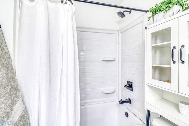 bathroom featuring shower / tub combo with curtain