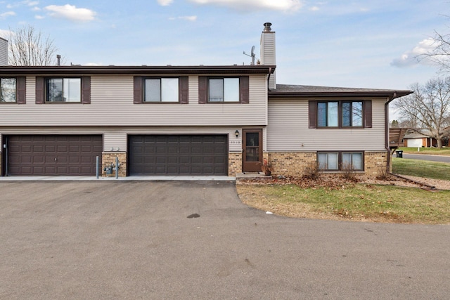 view of front facade featuring a garage