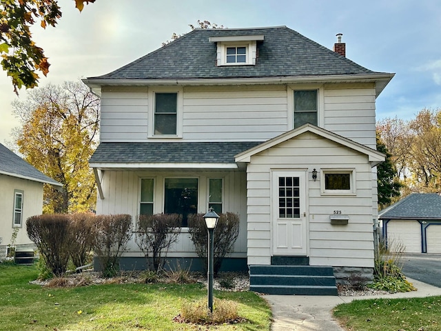 view of front property featuring a front lawn