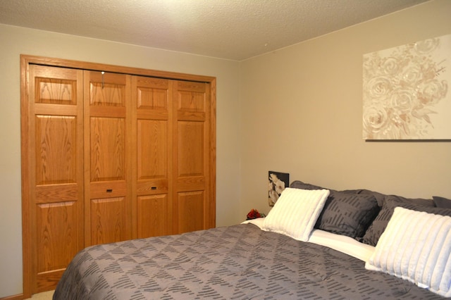 bedroom with a closet and a textured ceiling