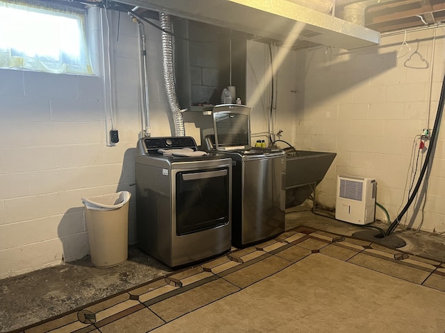 washroom with sink and washer and clothes dryer