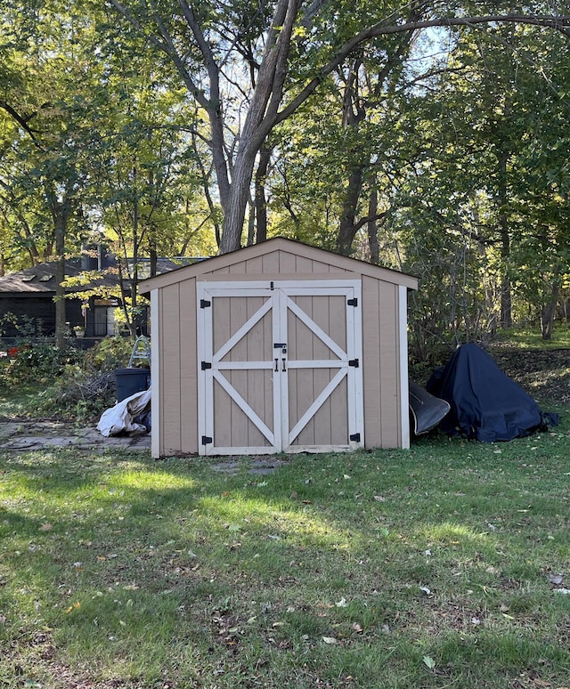 view of outbuilding with a yard