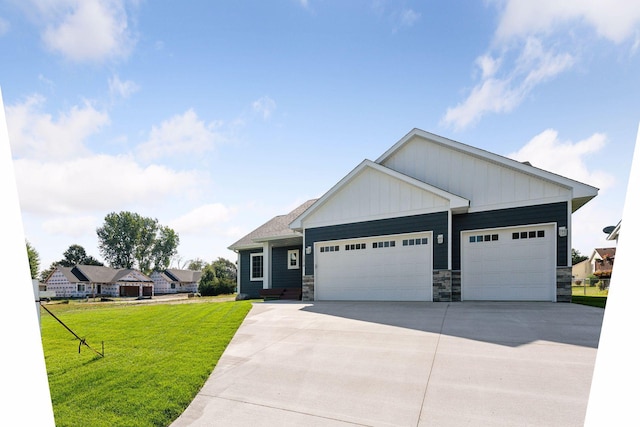 craftsman inspired home featuring a garage and a front yard