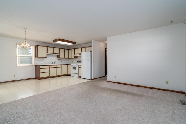 unfurnished living room featuring sink and a notable chandelier