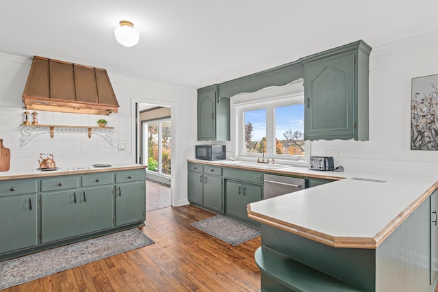 kitchen with a sink, a peninsula, open shelves, crown molding, and black microwave