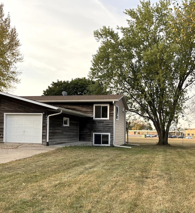 view of front facade with a front yard and a garage