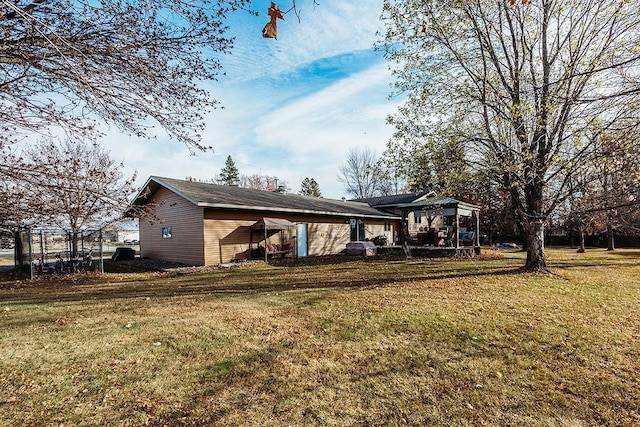 exterior space featuring a front yard