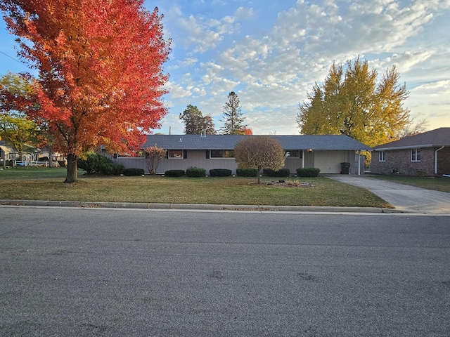 single story home featuring a front lawn