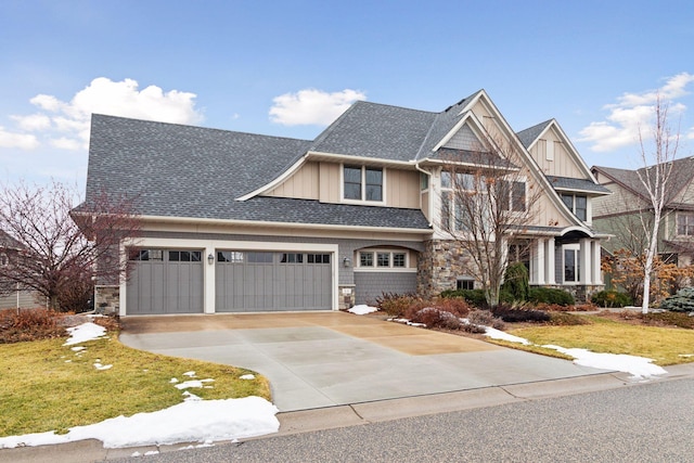 craftsman house with a front yard