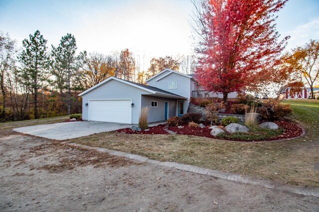 view of front of house featuring a front yard