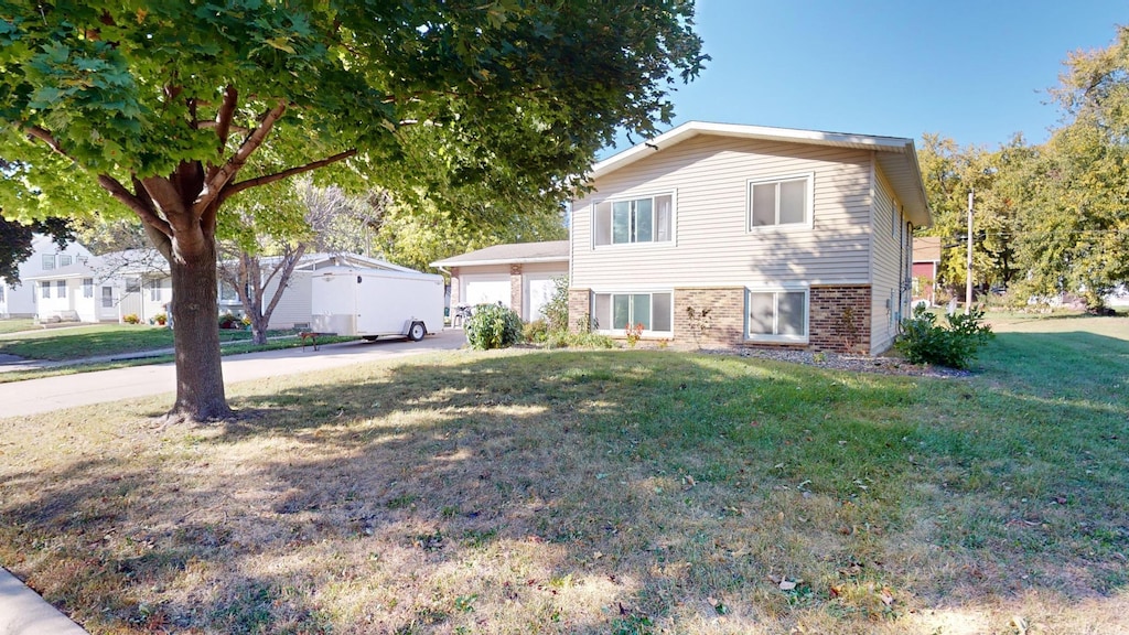 view of front of property with a front lawn