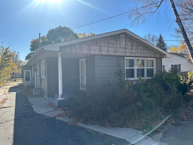 1031 Willmar Ave SW, Willmar, MN 56201 - view of side of home with a porch