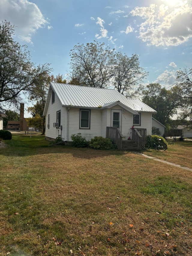 view of front facade featuring a front yard